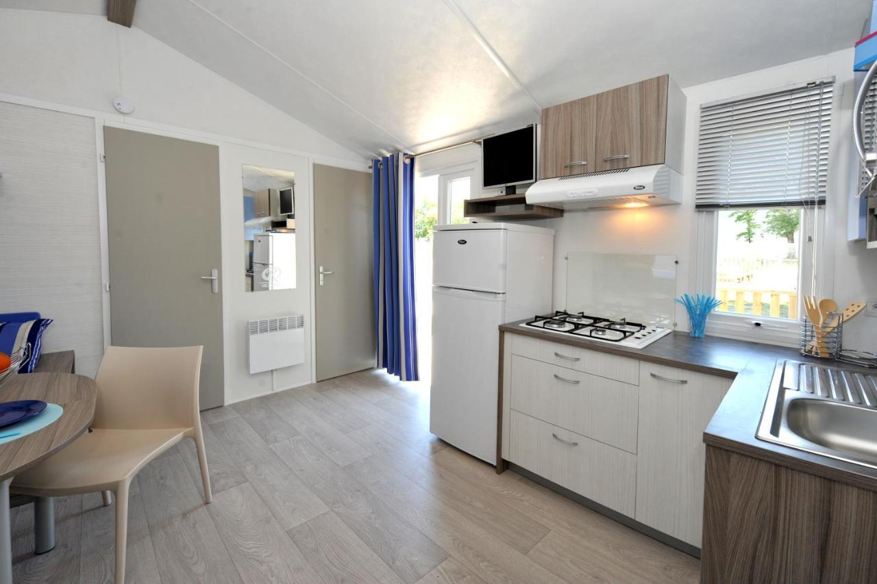 Camping Les Brillas Les Moutiers ภายนอก รูปภาพ