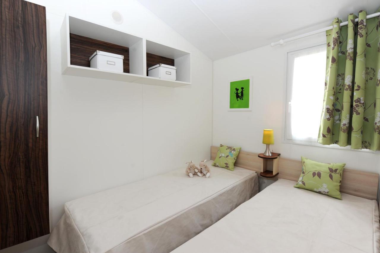 Camping Les Brillas Les Moutiers ภายนอก รูปภาพ