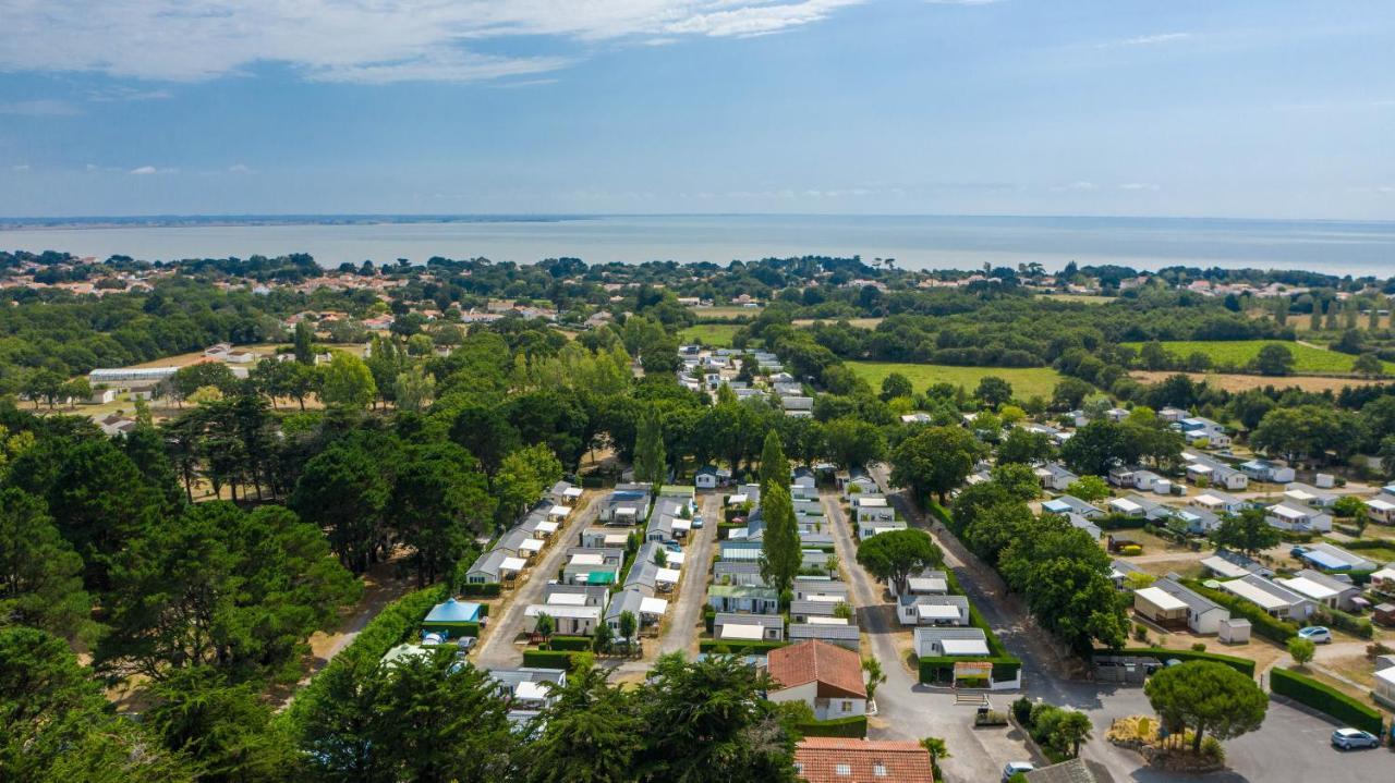 Camping Les Brillas Les Moutiers ภายนอก รูปภาพ