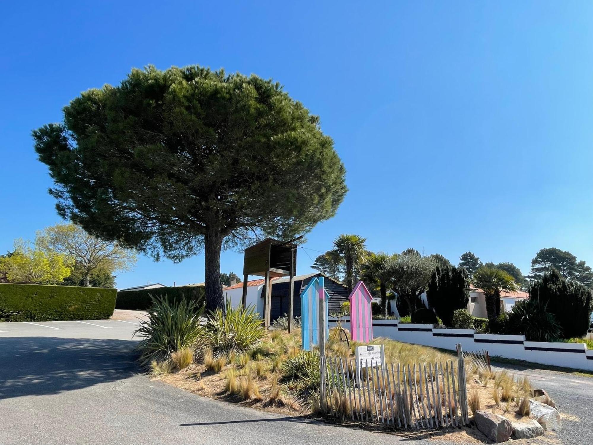 Camping Les Brillas Les Moutiers ภายนอก รูปภาพ