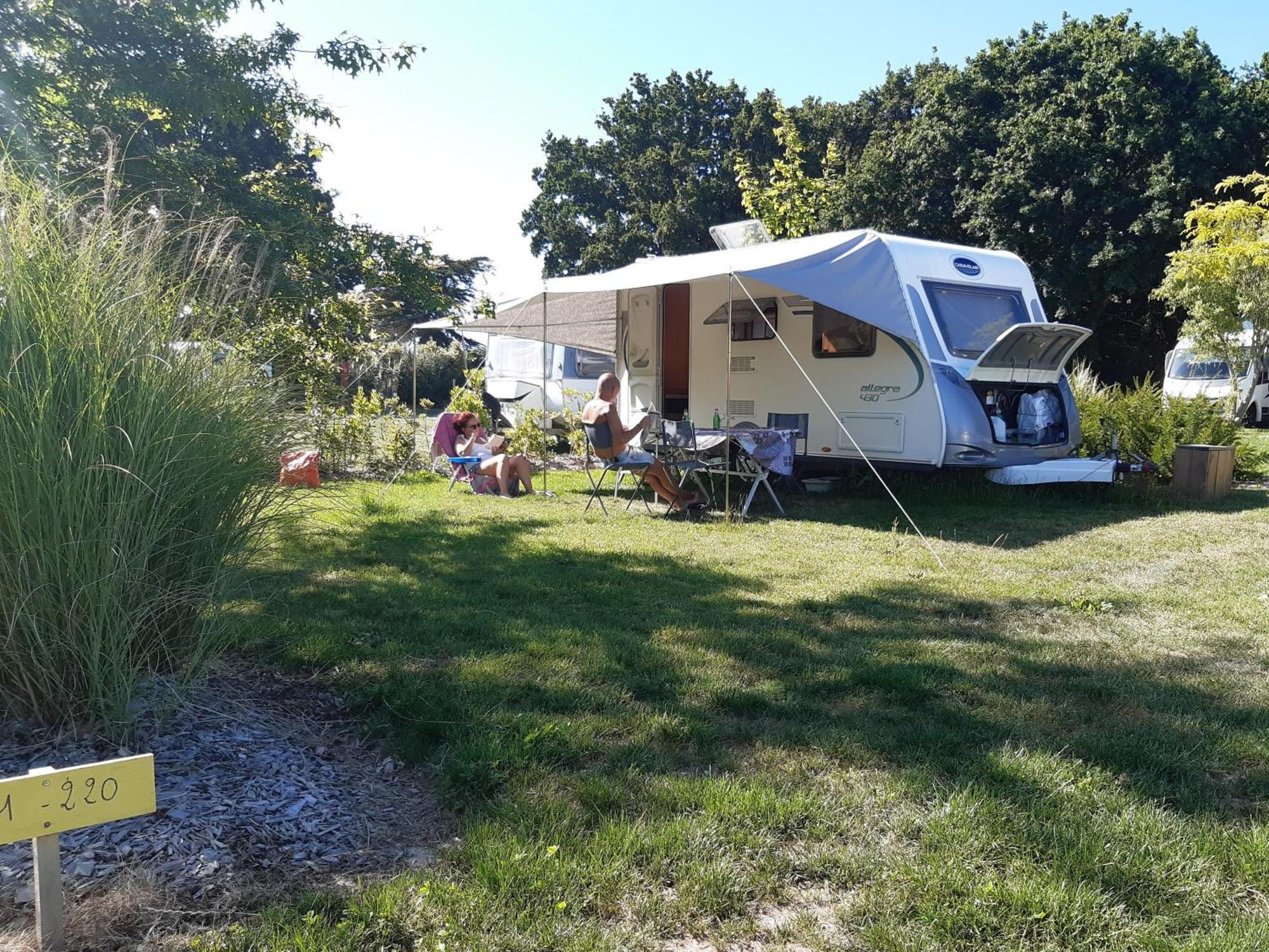 Camping Les Brillas Les Moutiers ภายนอก รูปภาพ