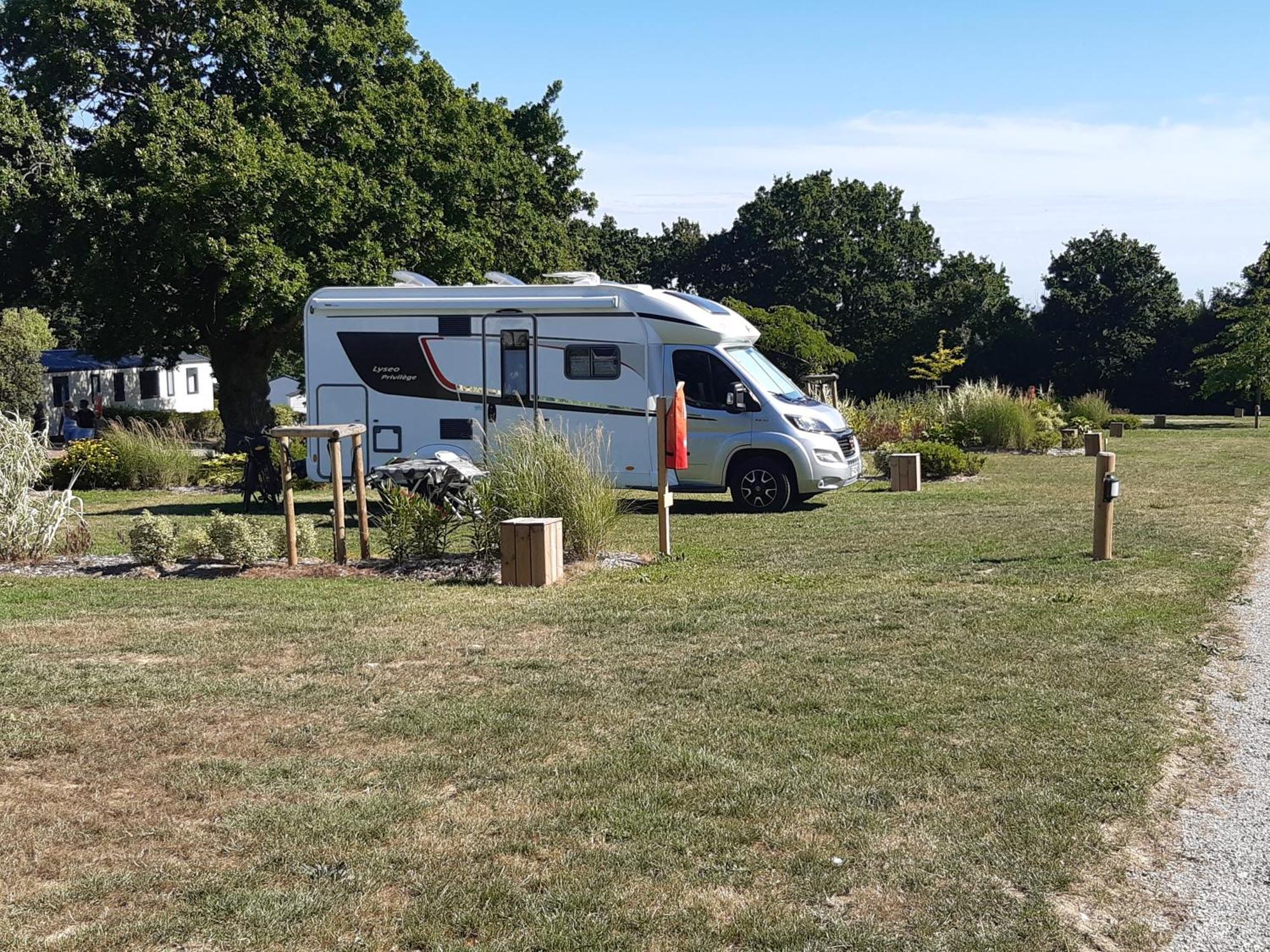 Camping Les Brillas Les Moutiers ภายนอก รูปภาพ